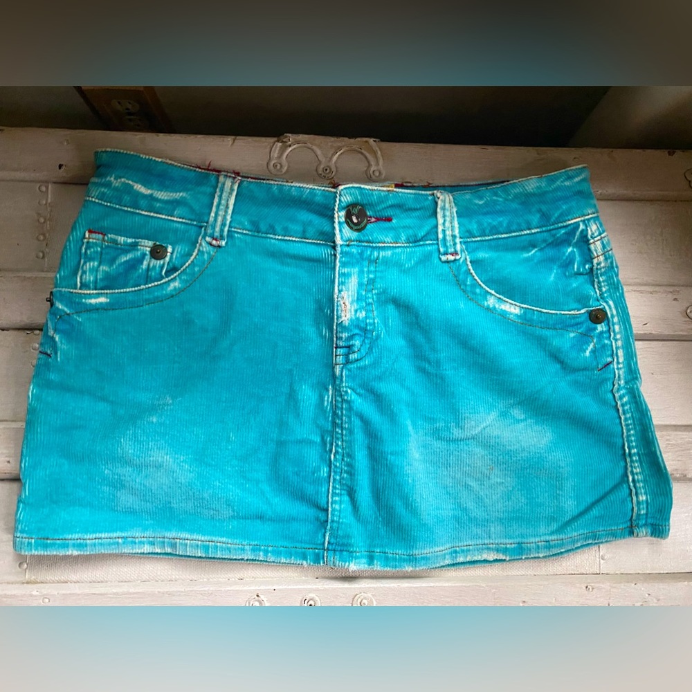 Turquoise skirt. Hip hugger.